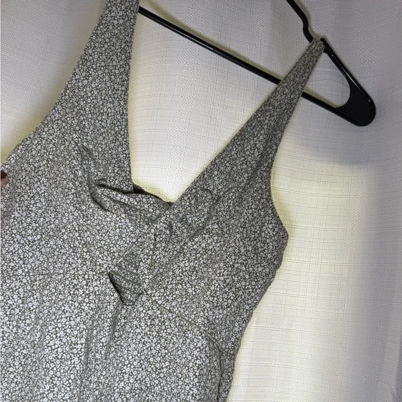Abercrombie Floral Cutout Jumpsuit Sage Green – Small Tall - Picture 6 of 10